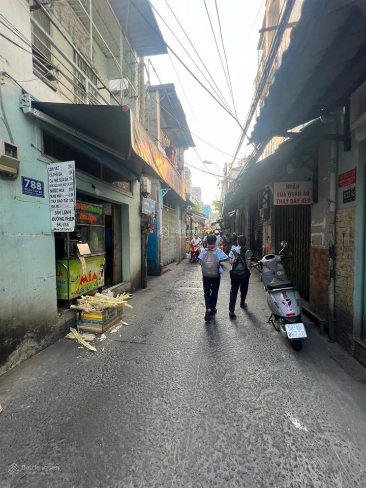 Nhà đẹp mặt tiền đoàn văn bơ p16 q4