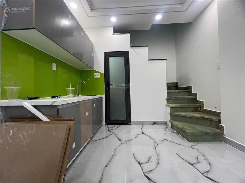 Nhà đẹp mặt tiền đoàn văn bơ p16 q4