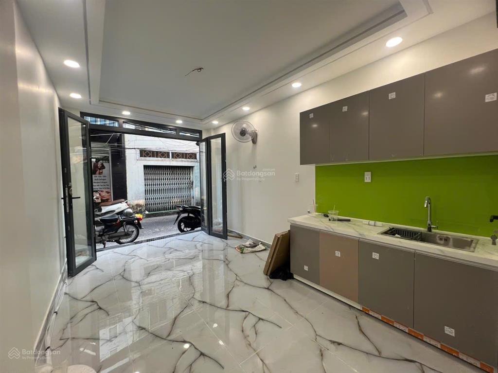 Nhà đẹp mặt tiền đoàn văn bơ p16 q4