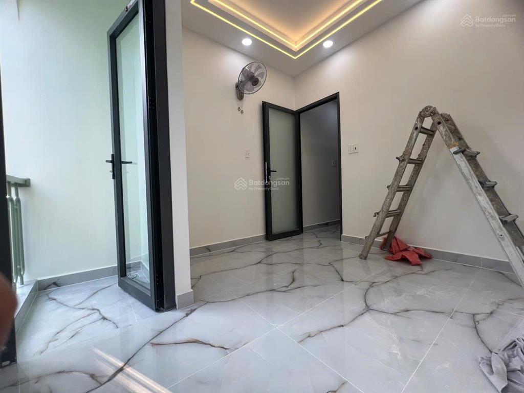 Nhà đẹp mặt tiền đoàn văn bơ p16 q4