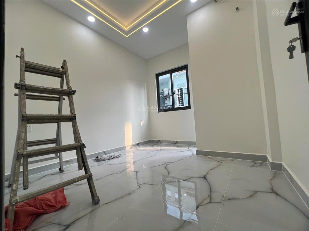 Nhà đẹp mặt tiền đoàn văn bơ p16 q4