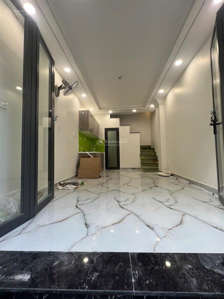 Nhà đẹp mặt tiền đoàn văn bơ p16 q4