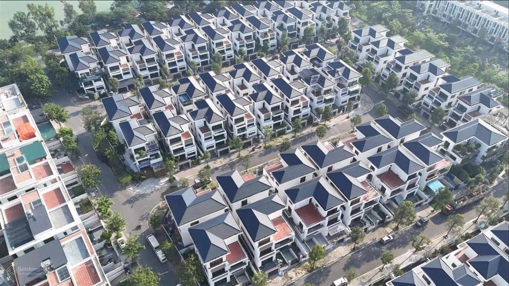 Bán liền kề thanh hà trục chính đường 25m khu b, giá chỉ 150tr/m2 kinh doanh sầm uất, đông dân cư