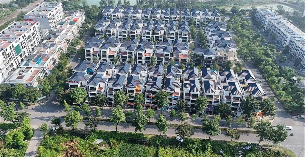 Bán liền kề thanh hà trục chính đường 25m khu b, giá chỉ 150tr/m2 kinh doanh sầm uất, đông dân cư