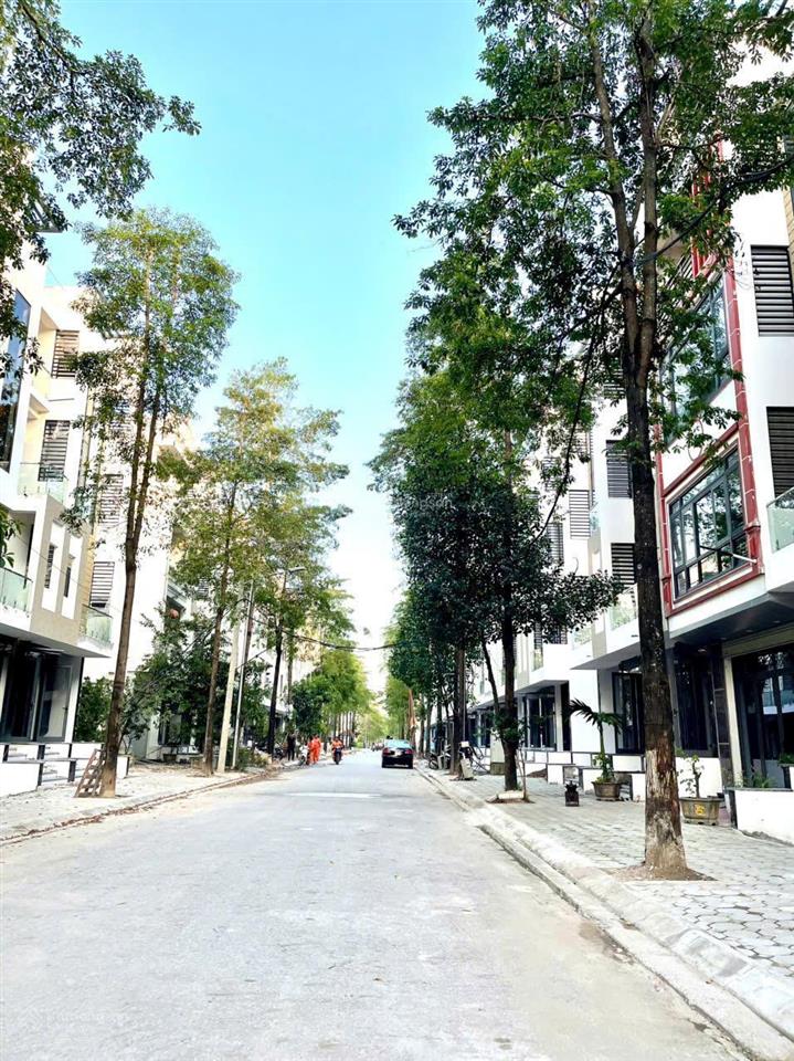 Cần bán gấp căn biệt thự 200m hướng đông, đã xây dựng giá 79 tr/m chuẩn pháp lý hđ mua bán đường 14