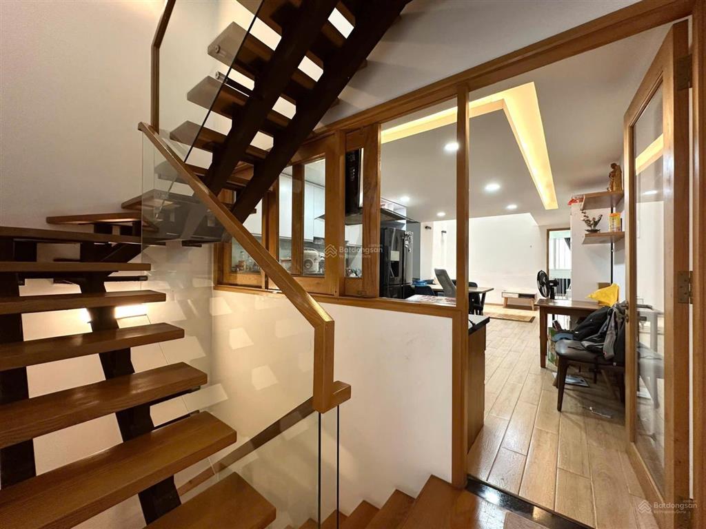Bán nhà phố quận 1 khu tân định 4.2x16.6m gần hai bà trưng