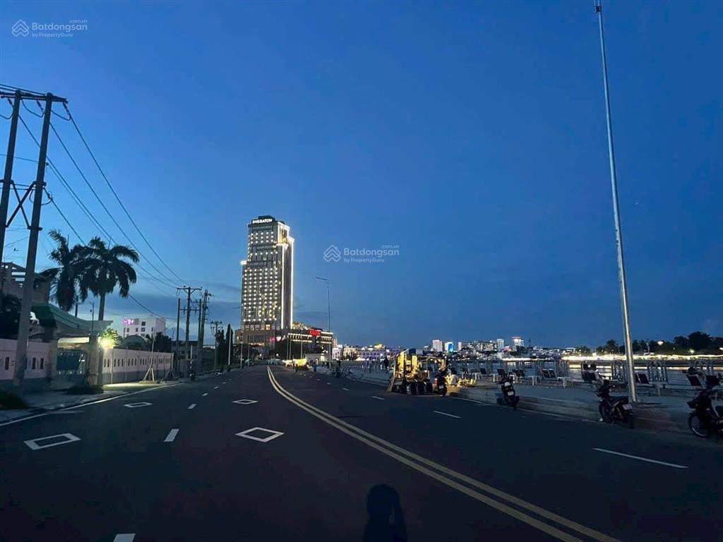 Cho thuê mặt bằng gần vincom, mặt tiền tầm vu 1200m²