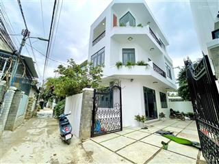 Bán nhà 3 tầng ngang 9m sổ hoàn công chỉ 5 tỷ 190 triệu