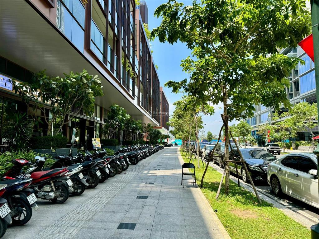 Cho thuê căn shophouse galleriametropole mặt tiền đường lớn kế bên highlands, làm việc chính chủ