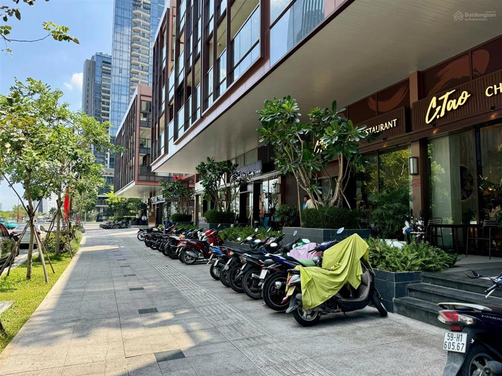 Cho thuê căn shophouse galleriametropole mặt tiền đường lớn kế bên highlands, làm việc chính chủ