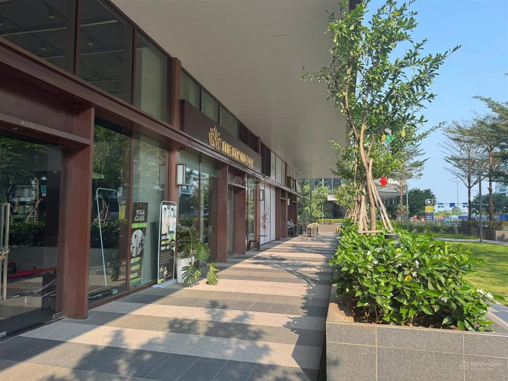 Cho thuê căn shophouse galleriametropole mặt tiền đường lớn kế bên highlands, làm việc chính chủ