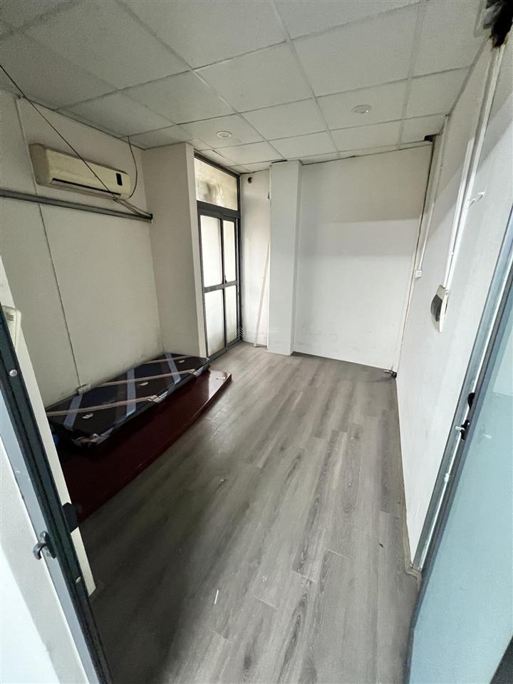 Cho thuê văn phòng tầng 6 tòa nhà 210 trung kính, cầu giấy