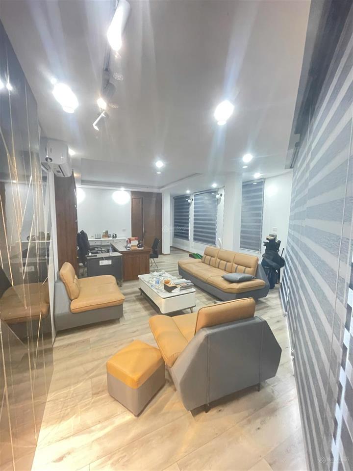 Cho thuê gấp nhà mặt phố 204 võ chí công, 55 triệu, 300 m2 đẹp, nhiều tiện ích