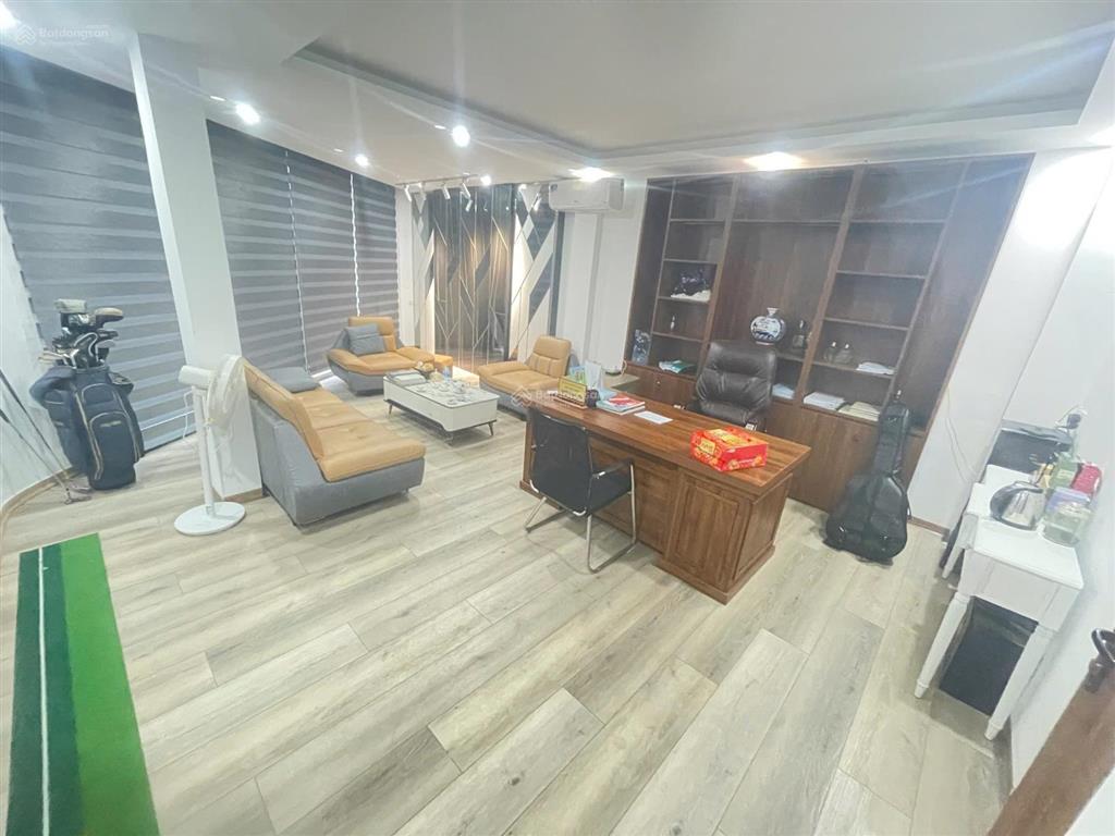 Cho thuê gấp nhà mặt phố 204 võ chí công, 55 triệu, 300 m2 đẹp, nhiều tiện ích
