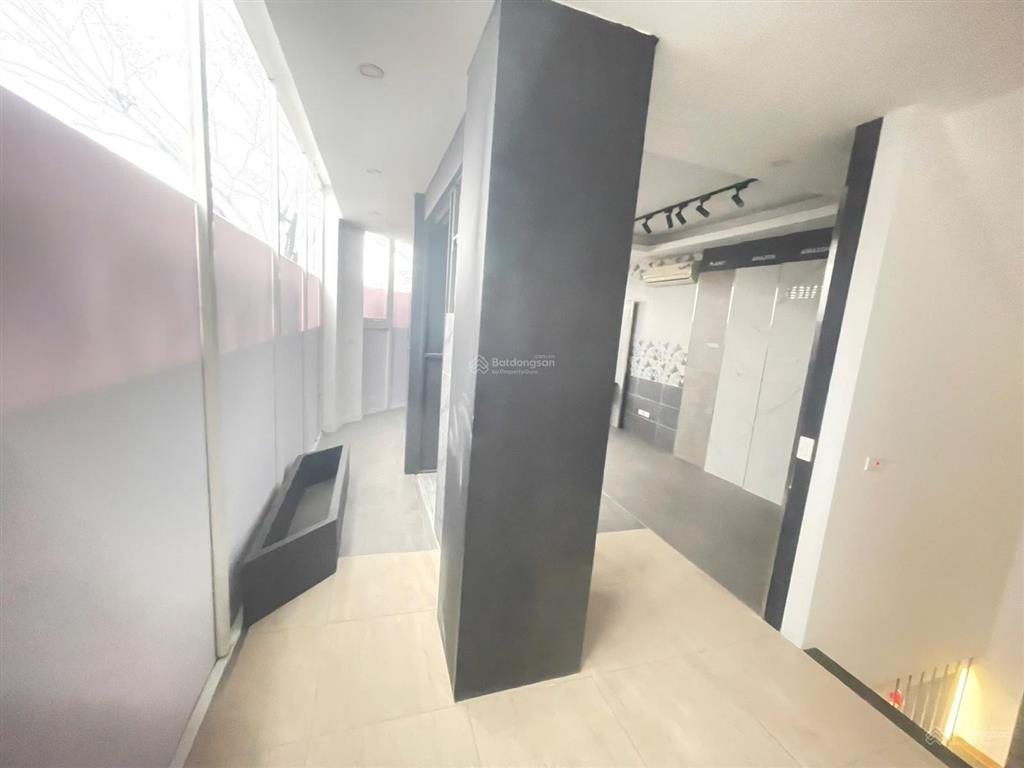 Cho thuê gấp nhà mặt phố 204 võ chí công, 55 triệu, 300 m2 đẹp, nhiều tiện ích