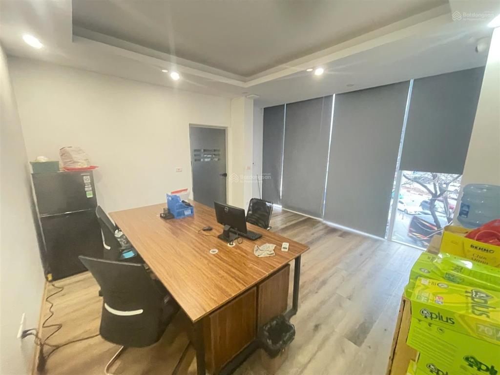 Cho thuê gấp nhà mặt phố 204 võ chí công, 55 triệu, 300 m2 đẹp, nhiều tiện ích