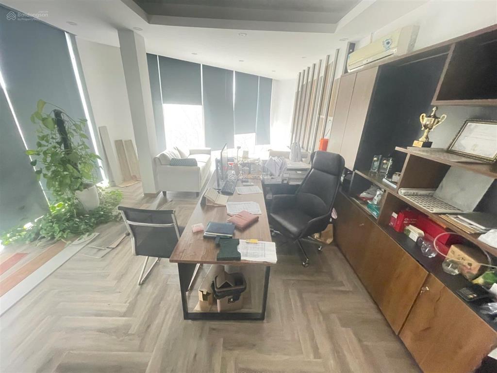 Cho thuê gấp nhà mặt phố 204 võ chí công, 55 triệu, 300 m2 đẹp, nhiều tiện ích