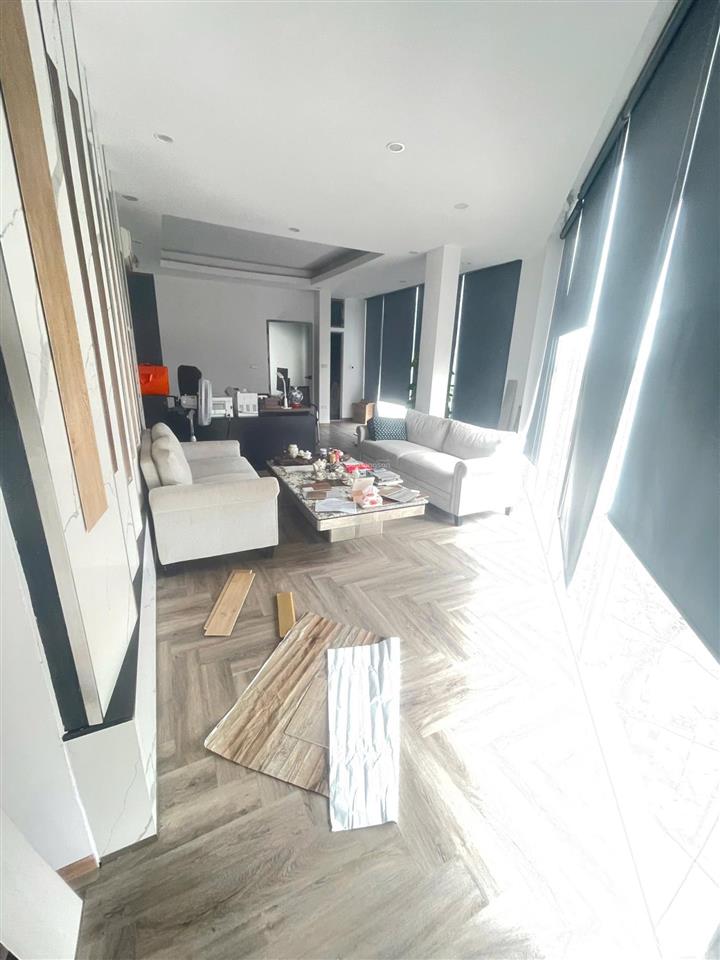 Cho thuê gấp nhà mặt phố 204 võ chí công, 55 triệu, 300 m2 đẹp, nhiều tiện ích