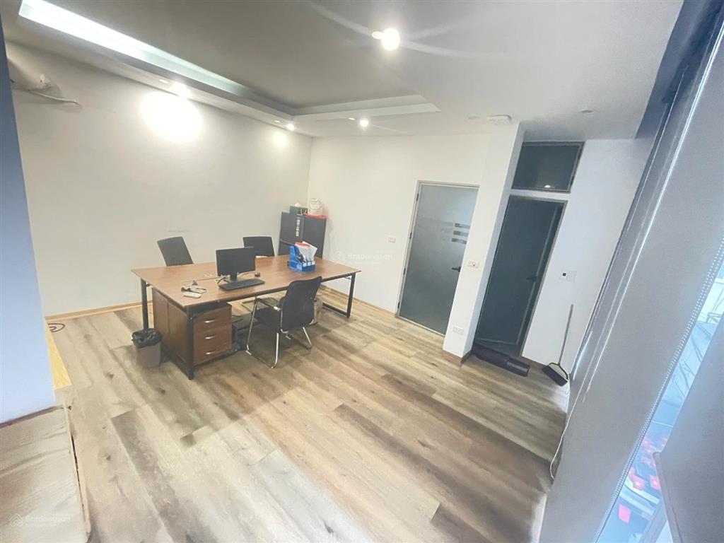 Cho thuê gấp nhà mặt phố 204 võ chí công, 55 triệu, 300 m2 đẹp, nhiều tiện ích