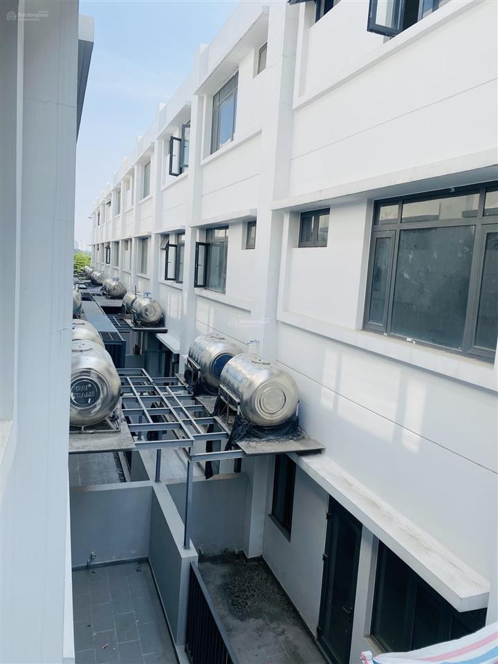 Cần bán nhà phố vườn phố đông village quận 2 khi chủ đi nước ngoài, giá chỉ 12,7 tỷ. đt 0908 137 ***