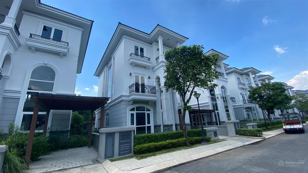 Bán biệt thự đơn lập sol villas 327m2 giá tốt 39 tỷ nằm trong phodong village q2  đt 0908 137 ***