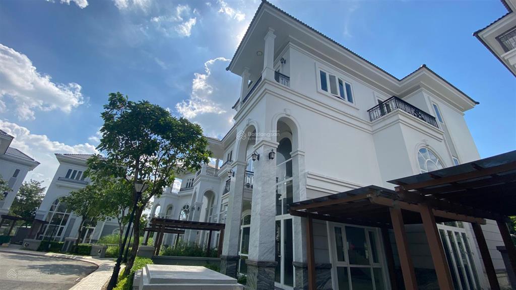 Bán biệt thự đơn lập sol villas 327m2 giá tốt 39 tỷ nằm trong phodong village q2  đt 0908 137 ***
