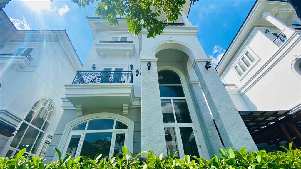 Bán biệt thự đơn lập sol villas 327m2 giá tốt 39 tỷ nằm trong phodong village q2  đt 0908 137 ***