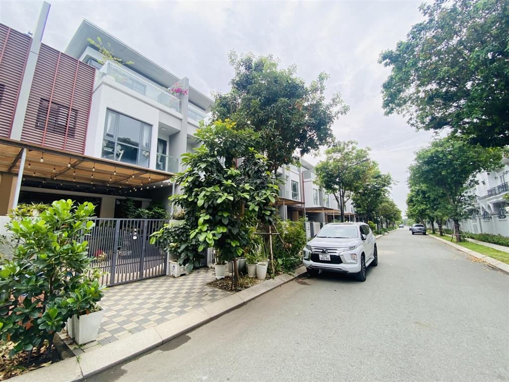 Bán biệt thự vườn phố đông village full nội thất, đã sổ giá tốt 13,5 tỷ  hotline 0908 137 ***