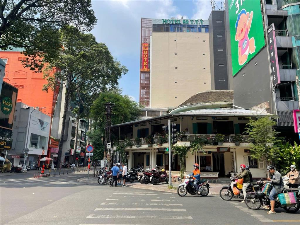 Hạ sâu 30 tỷ bán tòa nhà 8 tầng, góc 3 mặt tiền đường bùi thị xuân, q.1. dt 6.5x28m. hđt 200tr/th