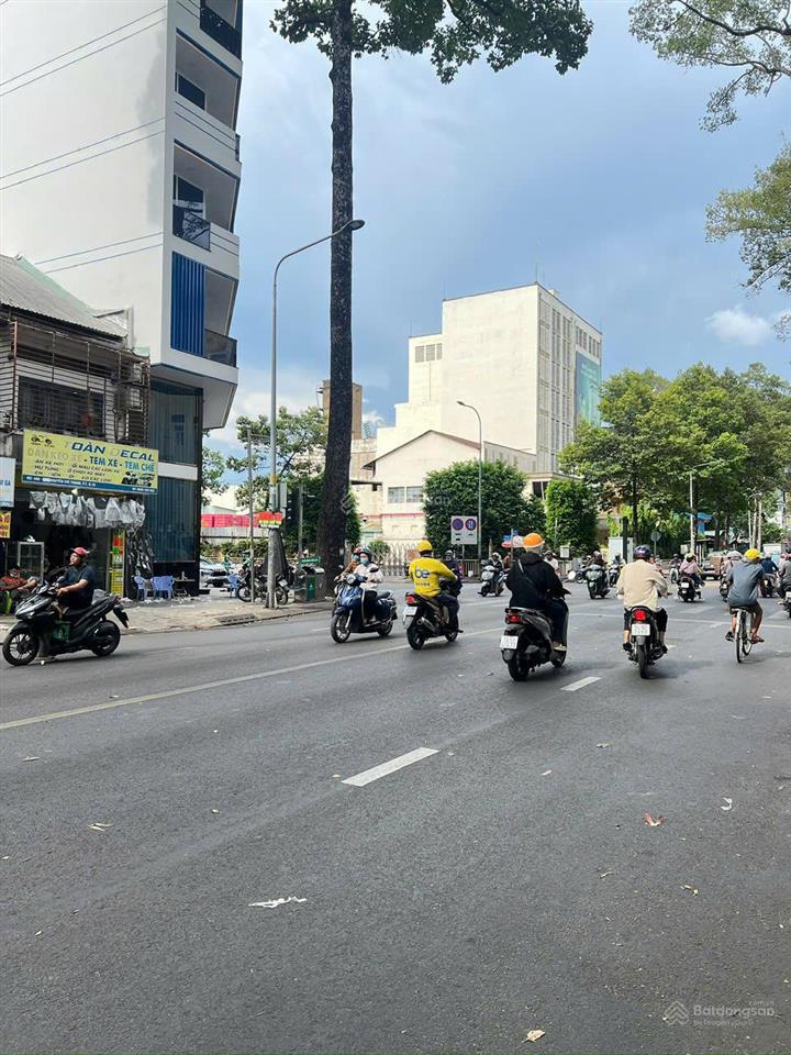 Mặt tiền cấp 4 đường nguyễn chí thanh, p.7, quận 10. dt 8*30m. đối diện bệnh viện chợ rẫy
