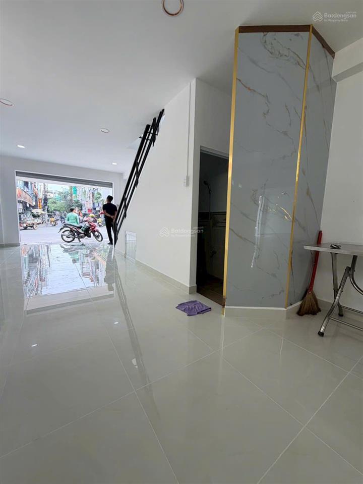 Bán nhà góc 2 mặt tiền rẻ nhất đường sư vạn hạnh. dt 4*17m. sẵn 2 tầng, hđt 60tr/tháng