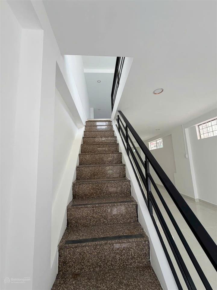 Bán nhà góc 2 mặt tiền rẻ nhất đường sư vạn hạnh. dt 4*17m. sẵn 2 tầng, hđt 60tr/tháng