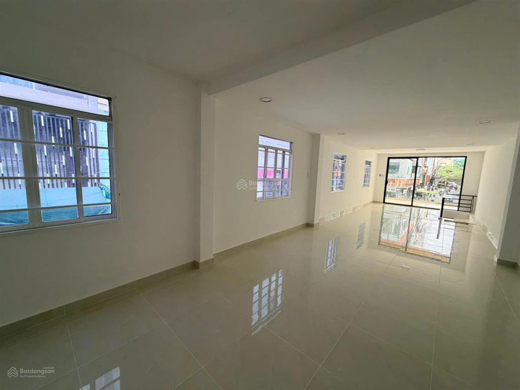 Bán nhà góc 2 mặt tiền rẻ nhất đường sư vạn hạnh. dt 4*17m. sẵn 2 tầng, hđt 60tr/tháng
