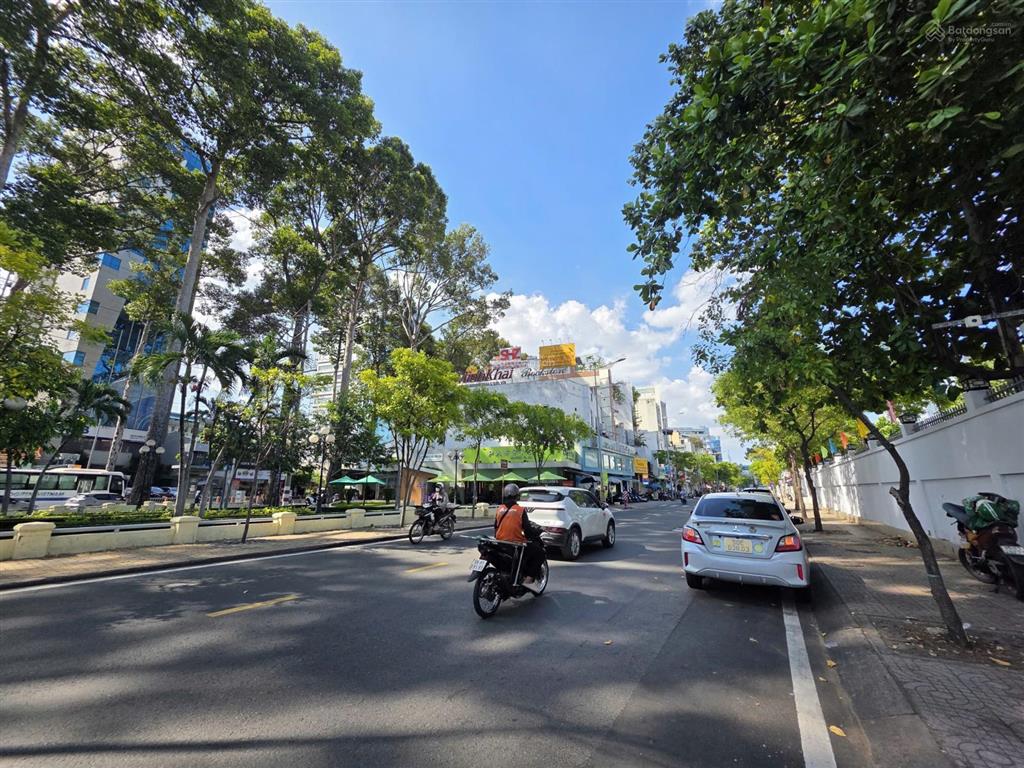 Bán nhà mặt tiền hiếm có, giá tốt tại đường 3 tháng 2, phường 12, quận 10. dtcn 460m2