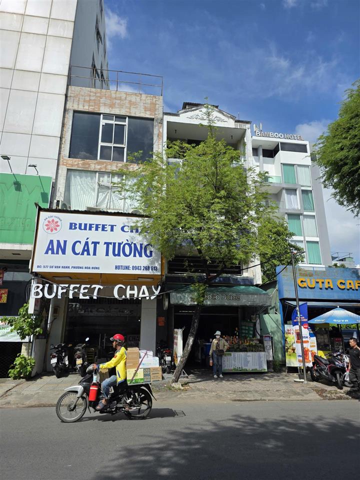 Bán nhà mặt tiền lớn đường sư vạn hạnh, p.12, quận 10. dt 8,2*15m. hđt 100tr/th