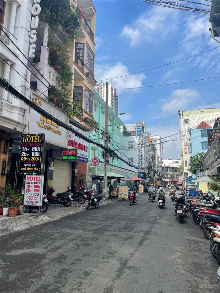 Cho thuê văn phòng lầu 1 giá 12 triệu/tháng