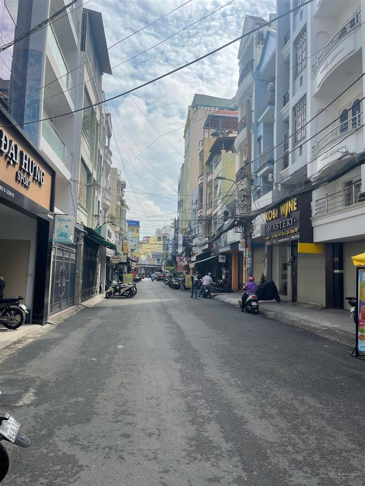Cho thuê văn phòng lầu 1 giá 12 triệu/tháng