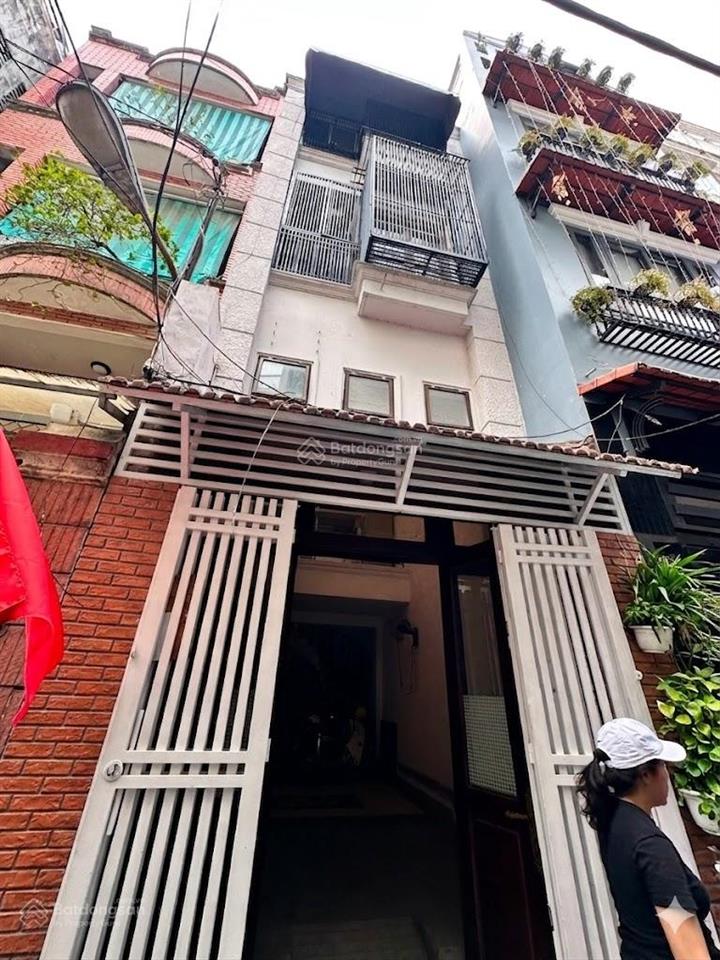 15,5 tỷ . sở hữu ngay nhà 4 tầng , sát mt  trần đình xu q.1