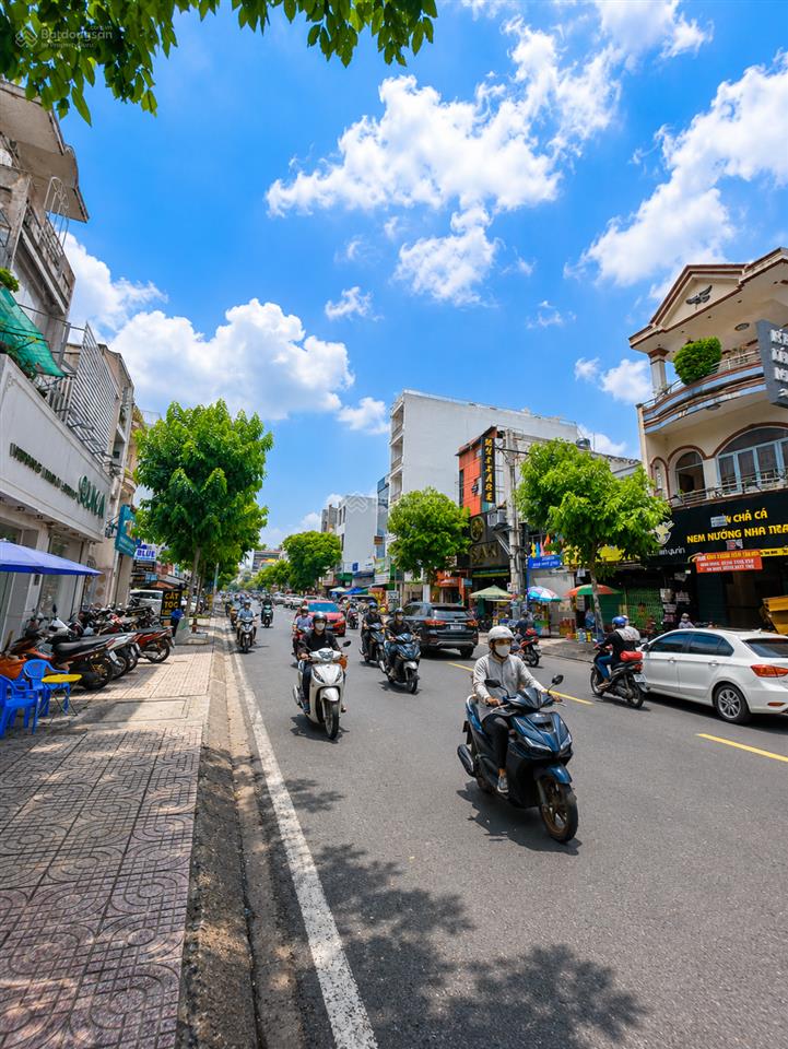 Giảm hơn 5 tỷ. toà nhà mt trịnh đình trọng  hđ thuê 110 triệu /tháng chỉ 39,9 tỷ.