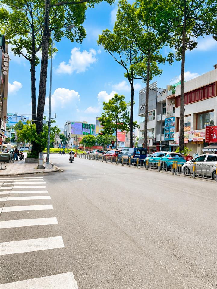 4,5 x 23m nhà 2 tầng mtkd đoạn đẹp ngô gia tự q10. giá 36 tỷ. tl