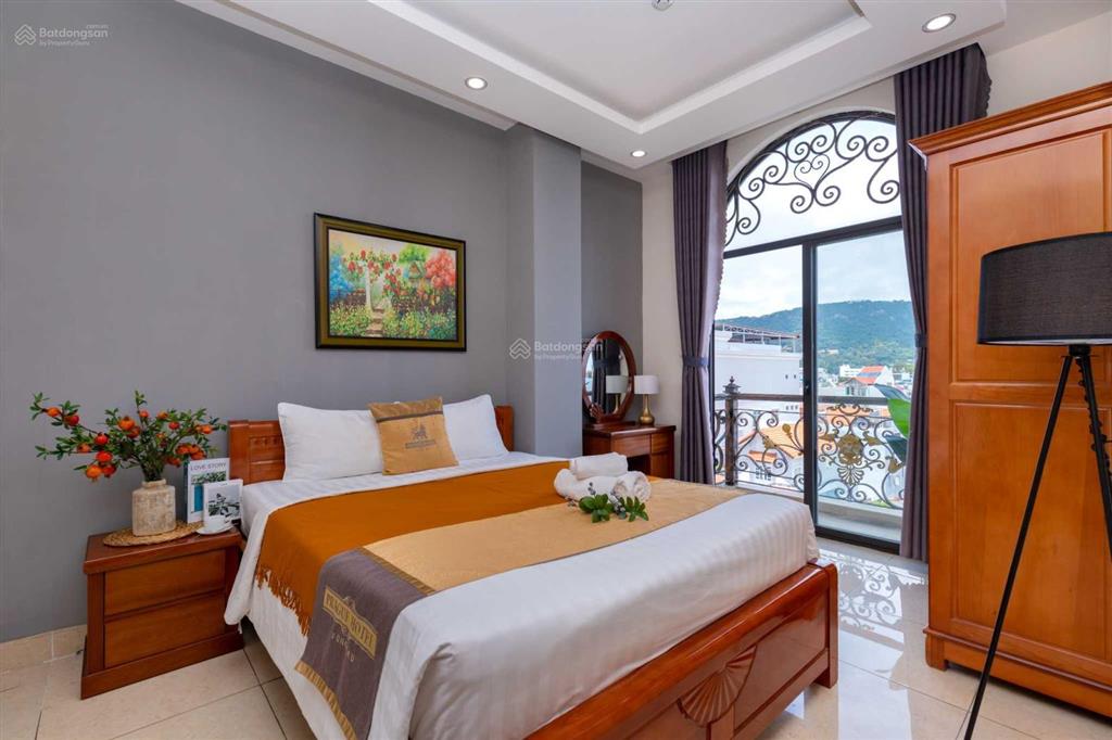 Căn hộ 1 phòng ngủ riêng (70m2) full nội thất