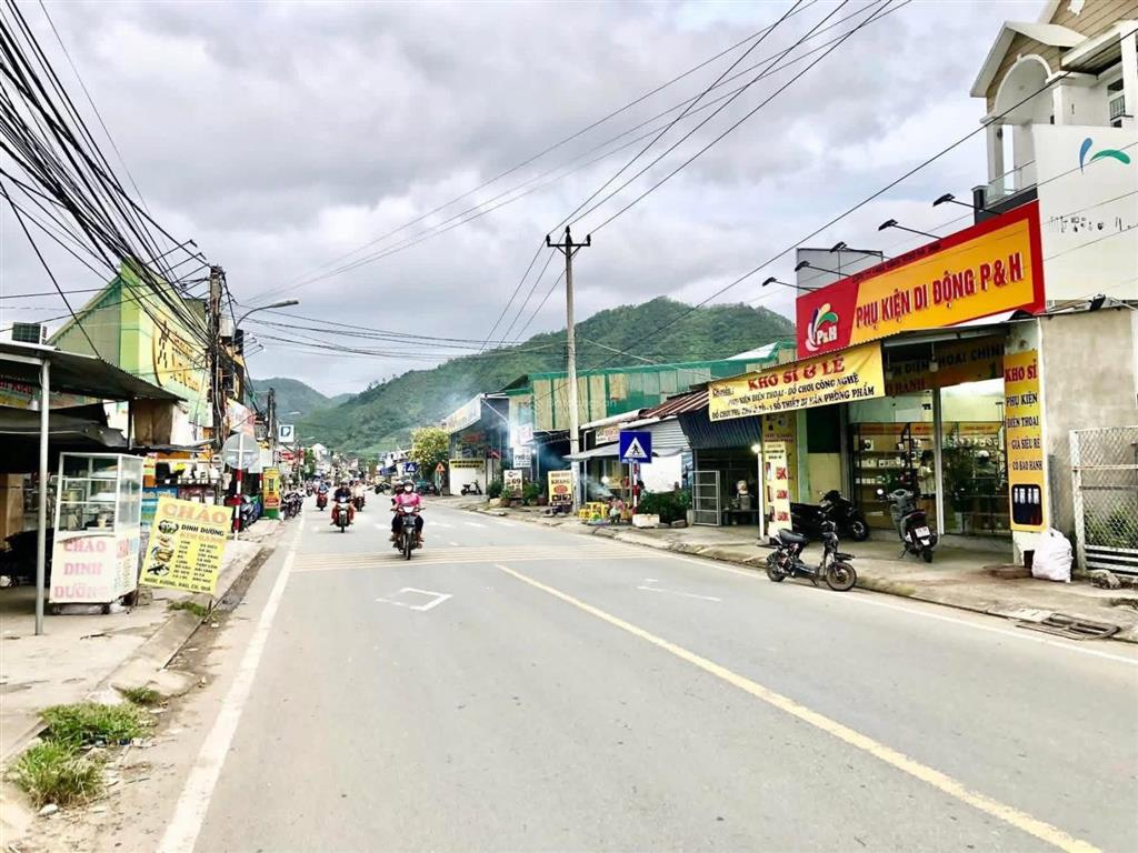 Giảm mạnh 200triêụ  còn 2tỷ850. mặt đường hương lộ 39.  0333 039 ***