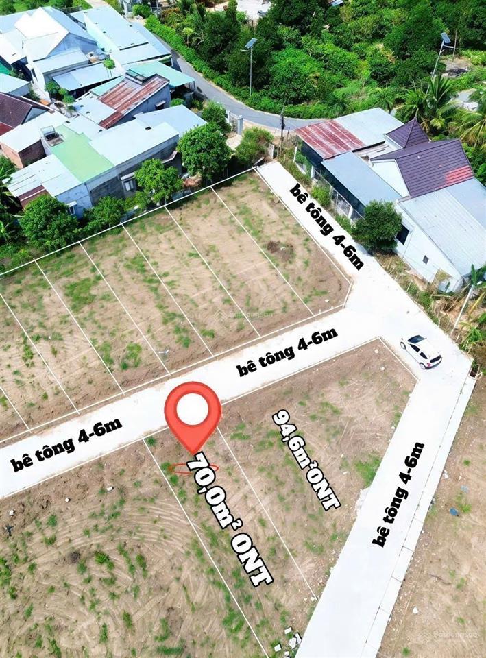 Sót  lô góc 3 mặt tiền suối cát  70m² full thổ  400tr  0333 039 ***