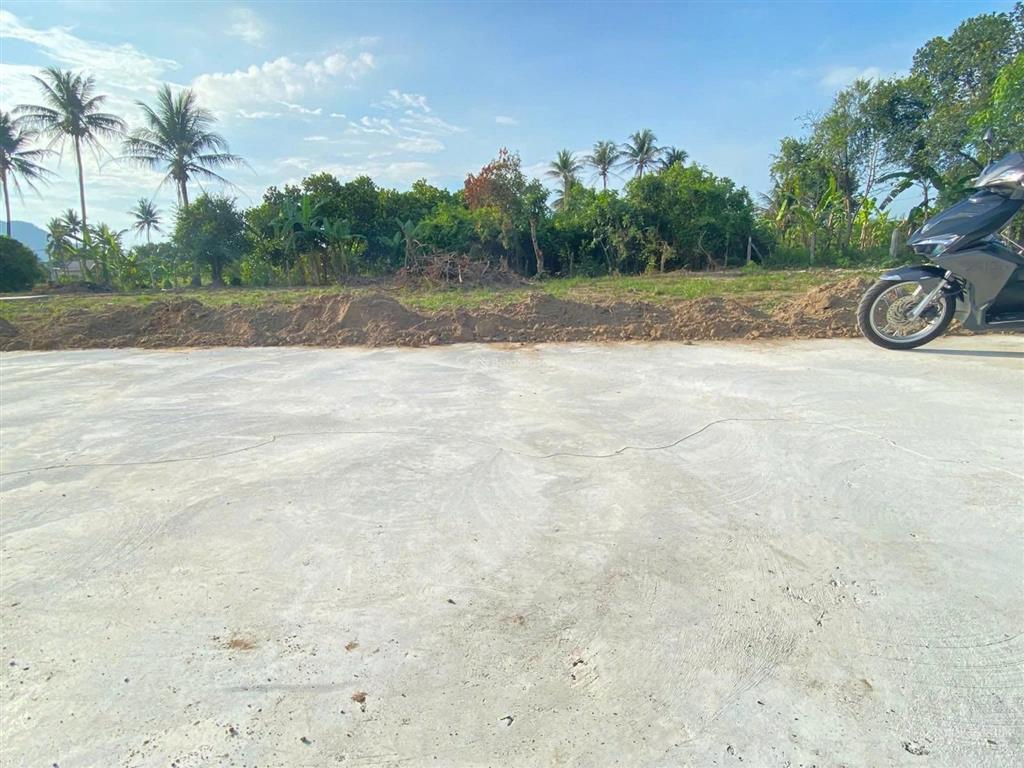 Sót  lô góc 3 mặt tiền suối cát  70m² full thổ  400tr  0333 039 ***