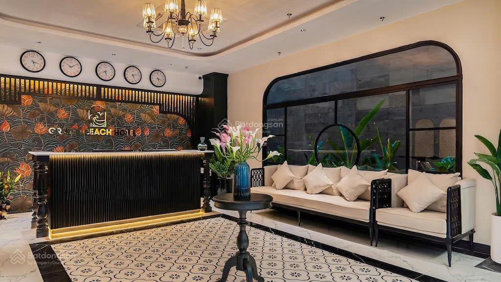 Bán khách sạn trung tâm phố tây nha trang  mặt tiền nguyễn thị minh khai  dòng tiền 120tr/tháng