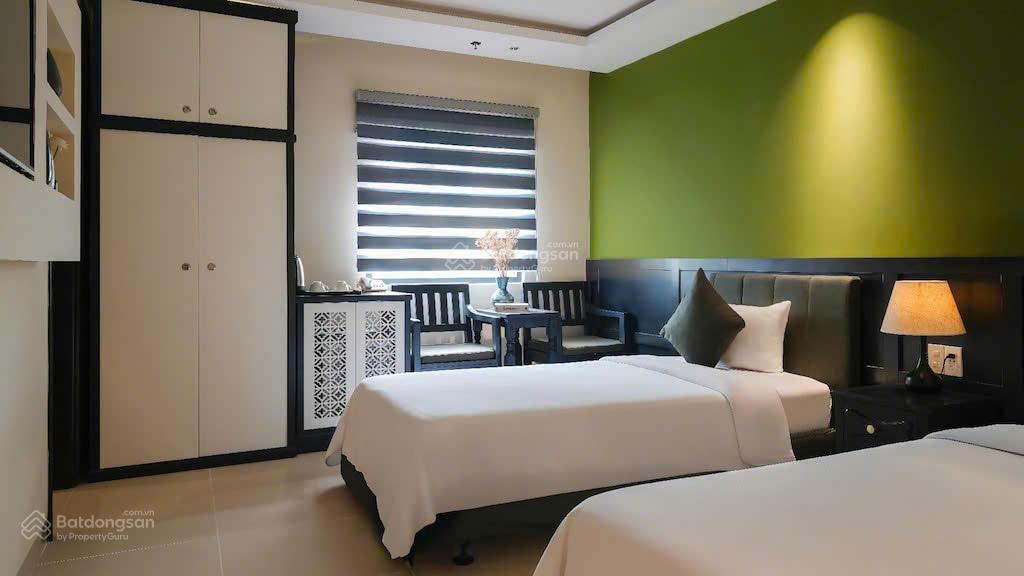 Bán khách sạn trung tâm phố tây nha trang  mặt tiền nguyễn thị minh khai  dòng tiền 120tr/tháng