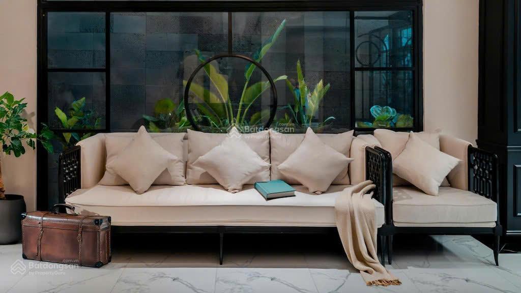 Bán khách sạn trung tâm phố tây nha trang  mặt tiền nguyễn thị minh khai  dòng tiền 120tr/tháng