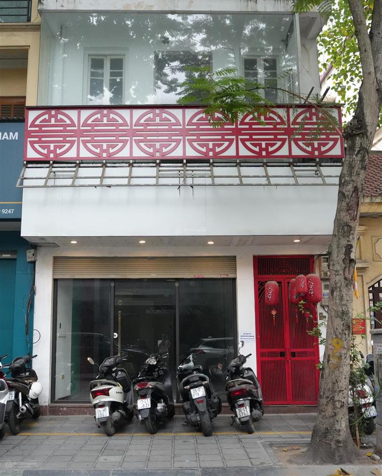 Cho thuê tầng 1 nhà mặt phố hàng chuối