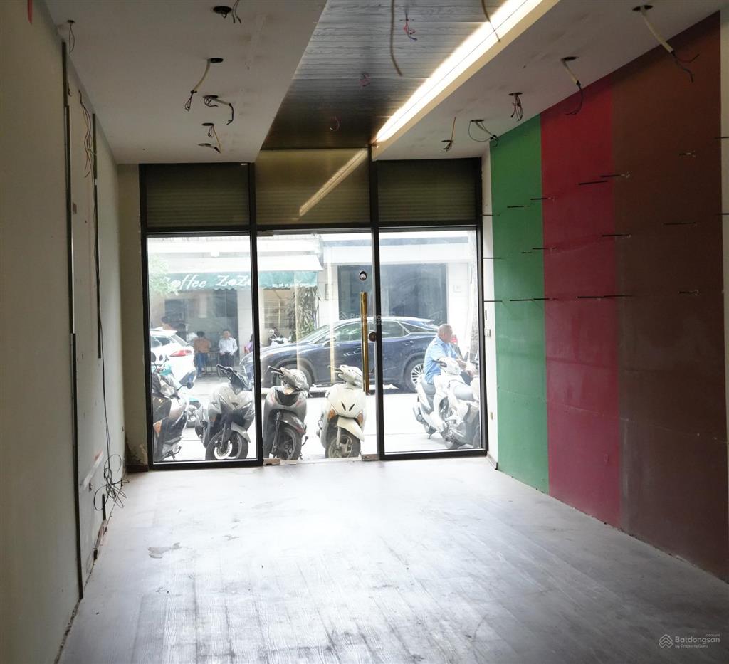 Cho thuê tầng 1 nhà mặt phố hàng chuối