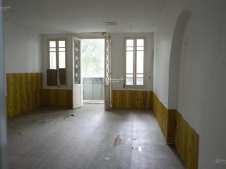 Cho thuê tầng 2 nhà mặt phố hàng chuối